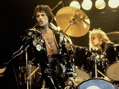 Freddie Mercury y Roger Taylor durante la gira 'News of the world'. 