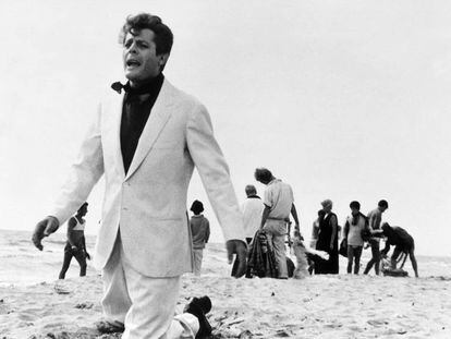 Marcello Mastroianni, a la part final de 'La dolce vita', de Fellini.