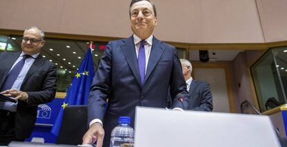 El presidente del Banco Central Europeo (BCE), Mario Draghi, en la Comisi&oacute;n de Asuntos Econ&oacute;micos del Parlamento Europeo, en Bruselas.