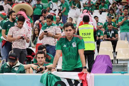 Un aficionado mexicano tras la eliminación del Tri en el Mundial de Qatar.