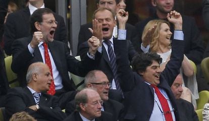 Rajoy celebra un gol de España contra Italia en la Eurocopa, el pasado junio.