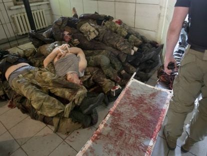 Cadáveres de los milicianos prorrusos acumulados en la morgue de Donetsk.