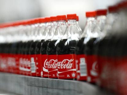 La caída del turismo en España impacta en las ventas de la embotelladora de Coca-Cola