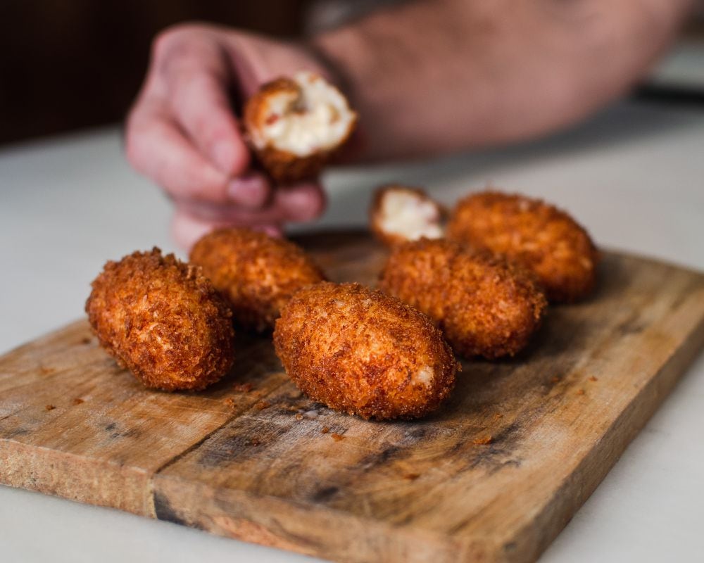 El secreto de una buena croqueta está en la bechamel, y así se hacen