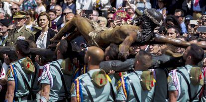 Cospedal, en el traslado del Cristo de la buena muerte en Málaga.