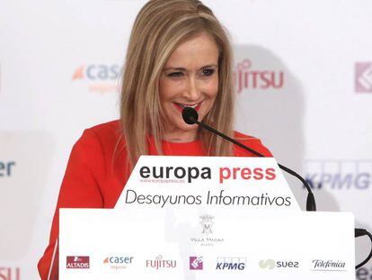 Desayuno informativo de la presidenta de la Comunidad de Madrid, Cristina Cifuentes, en el hotel Villamagna.