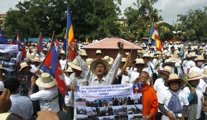 Antiguos residentes del lago Boeung Kak, Borei Keila y alrededores protestan frente a la Asamblea Nacional, Phnom Penh, el 6 de octubre