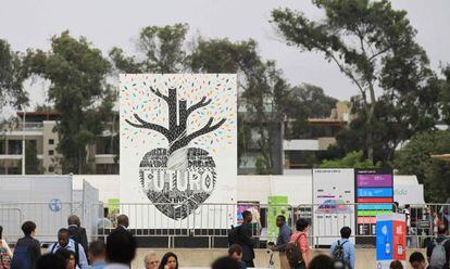El grafiti &#039;Futuro&#039;, junto a los Plenarios de la Cumbre del Clima.