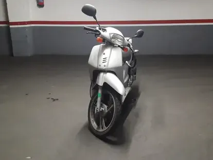 Una Honda Scoopy SH 100.