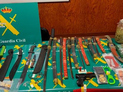 Las armas intervenidas a pandilleros de los Dominican Don't Play durante una operación relacionada con el asesinato de Usera (Madrid).