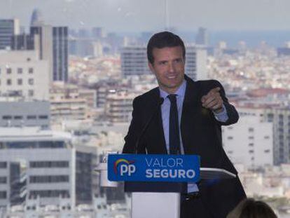 Las encuestas sonríen a Sánchez, que adopta una actitud presidencial