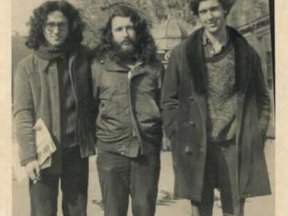 Desde la izquierda, Roberto Bola&ntilde;o, &Aacute;lvaro y Bruno Montan&eacute;.