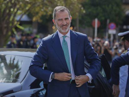 El Rey, el jueves, a la entrada del Archivo General de Indias en Sevilla.