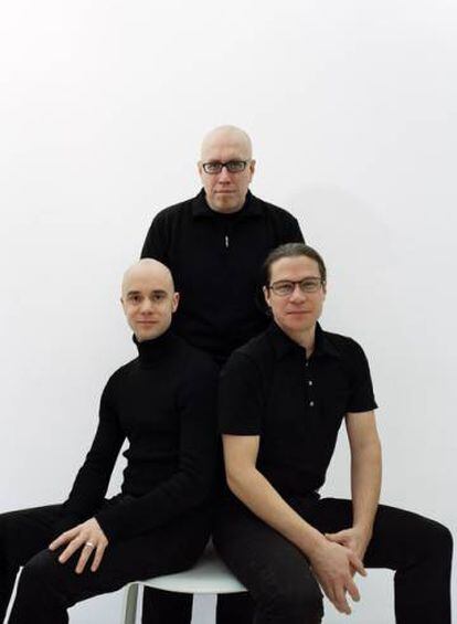 Los tres arquitectos y diseñadores Marten Claesson (izquierda), Eero Koivisto (centro) y Ola Rune (derecha).