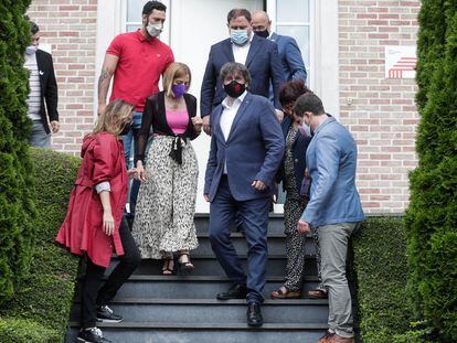 Reunión de líderes del ‘procés’ en la casa de Carles Puigdemont en Waterloo este miércoles. De izquierda a derecha y de arriba abajo: el rapero Valtònyc, Oriol Junqueras, Raül Romeva, Meritxell Serret, Carme Forcadell, Carles Puigdemont, Dolors Bassa y Toni Comin.