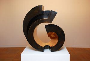 Una de las obras de Martín Chirino, en la exposición 'Crónica del viento', en la Fundación CajaCanarias.