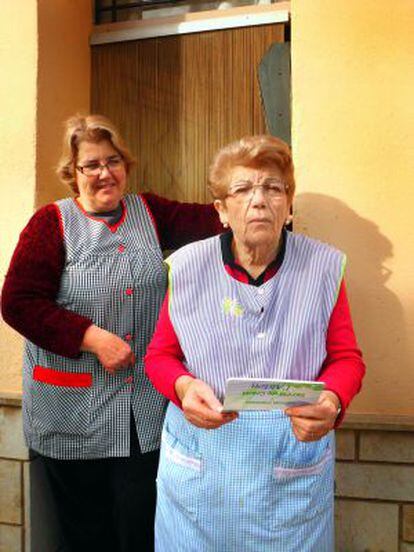 Pilar Duran y su hija Maria Pilar Estorach, dos afectadas por el colapso económico en L'Aldea (Tarragona).