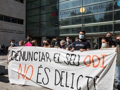 La Asamblea Feminista de Valencia ha convocado una concentración para apoyar a las encausadas a las puertas de la Ciudad de la Justicia.
