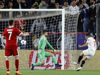 Pablo Sarabia marca el gol del Sevilla frente al Bayern.