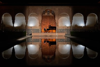 Igor Levit durante su recital en el Patio de los Arrayanes.