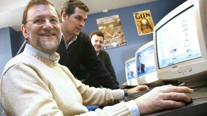 Rajoy quiere tambi&eacute;n que se note el cambio en Internet. Aqu&iacute; ya anticipaba sus dotes, en la presentaci&oacute;n de una web, en 2007.  