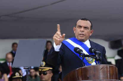 Porfirio Lobo, durante su toma de posesión como presidente de Honduras en enero de 2010 en Tegucigalpa.