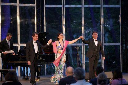 El tenor Roberto Alagna (a la derecha), Alexsandra Kurzak y el pianista Jeff Cohen en la V edición del festival Formentor Sunset Classics.