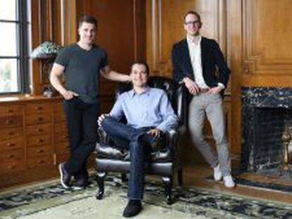Imagen de los fundadores de Airbnb, Brian Chesky, Joe Gebbia y Nathan Blecharczyk.
