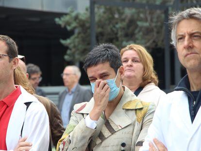 En el centro, Gemma Tena, doctora del SAR de Mejorada del Campo, en la manifestación del pasado 28 de octubre en Madrid.