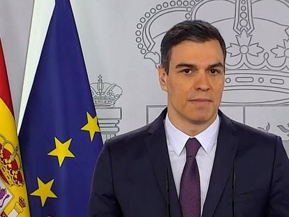 Captura de la señal institucional de Moncloa de el presidente del Gobierno, Pedro Sánchez, durante la rueda de prensa que ha ofrecido el sábado 16 de mayo. 