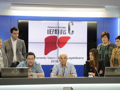 Los enfermos de hepatitis C junto a los portavoces parlamentarios