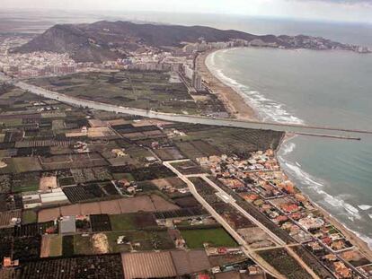Vía aérea de la desembocadura del Júcar en Cullera, donde se construirá el <i>Manhattan</i>.
