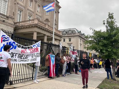 Manifestación frente a la embajada de Cuba en Washington, Estados Unidos el 25 de septiembre de 2023.
