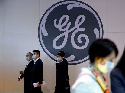El logotipo de General Electric, en un congreso internacional en Shangái (China), en noviembre de 2020.