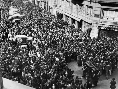 Entierro, en marzo de 1976, de los trabajadores muertos en Vitoria en un enfrentamiento con la policía.