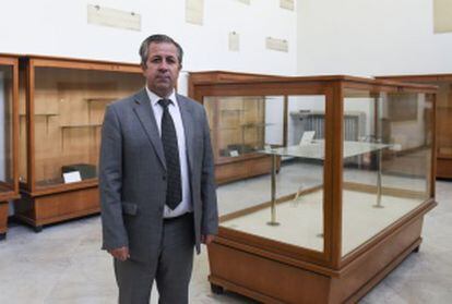 Maamoun Abdulkarim, director General de Antigüedades y Museos en Siria, en el interior de un museo vacío.