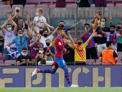 Gerard Piqué celebra el gol con el que abrió el marcador del partido contra la Real Sociedad.