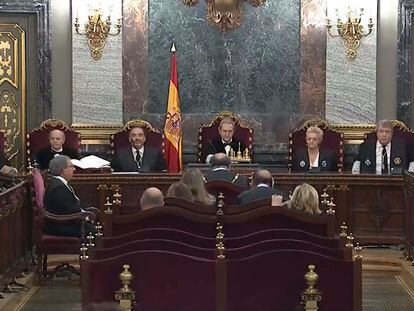 Acto de jura o promesa como fiscales de Sala de Ana García León y Dolores Delgado en el Tribunal Supremo, este martes. A la izquierda, sentado en una silla aparte, el presidente suplente del Poder Judicial, Rafael Mozo.