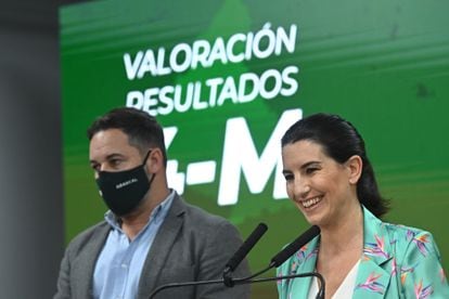 La candidata de Vox a la presidencia de la Comunidad de Madrid, Rocío Monasterio y el líder de la formación, Santiago Abascal, el pasado miércoles.