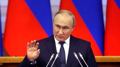 El presidente ruso, Vladímir Putin, durante su comparecencia el 27 de abril en el Consejo de Legisladores de la Asamblea Federal en San Petersburgo.