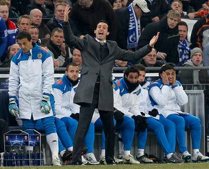 Emery gesticula durante el partido contra el Schalke.