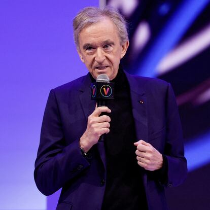 FILE PHOTO: Bernard Arnault, chairman of LVMH Moet Hennessy Louis Vuitton, attends the LVMH Innovation Award ceremony at the Viva Technology conference dedicated to innovation and startups at the Porte de Versailles exhibition center in Paris, France June 16, 2022. REUTERS/Benoit Tessier/File Photo