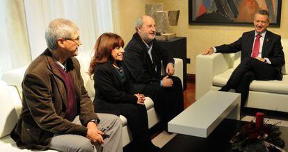El lehendakari recibe este viernes a responsables de la Asociación Española de Investigación para la Paz. 