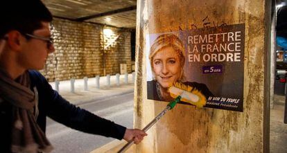 Carteles de Marine Le Pen en la ciudad de Lyon.
