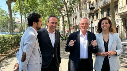 Josep Rull, segundo por la izquierda, junto al alcaldable Xavier Trias, en un acto de campaña.