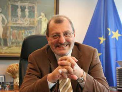 Achilleas Mitsos, en su despacho de la Comisión Europea en Bruselas.