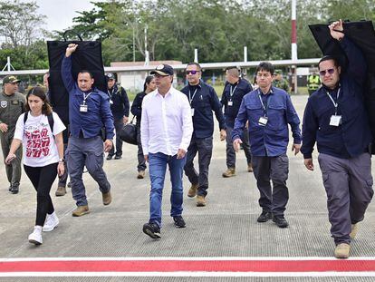 Gustavo Petro al llegar hoy a Caucasia, región del Bajo Cauca, Colombia.