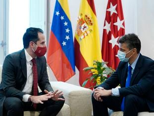 El vicepresidente regional, Ignacio Aguado, y el líder opositor venezolano Leopoldo López, en la sede de la vicepresidencia regional este jueves.