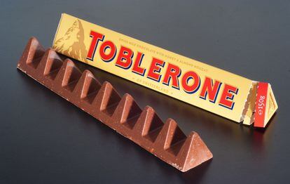 Nuevo formato del chocolate Toblerone en Reino Unido.