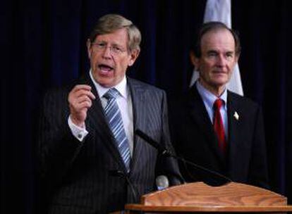 En la imagen, el abogado Theodore Olson (i). EFE/Archivo
